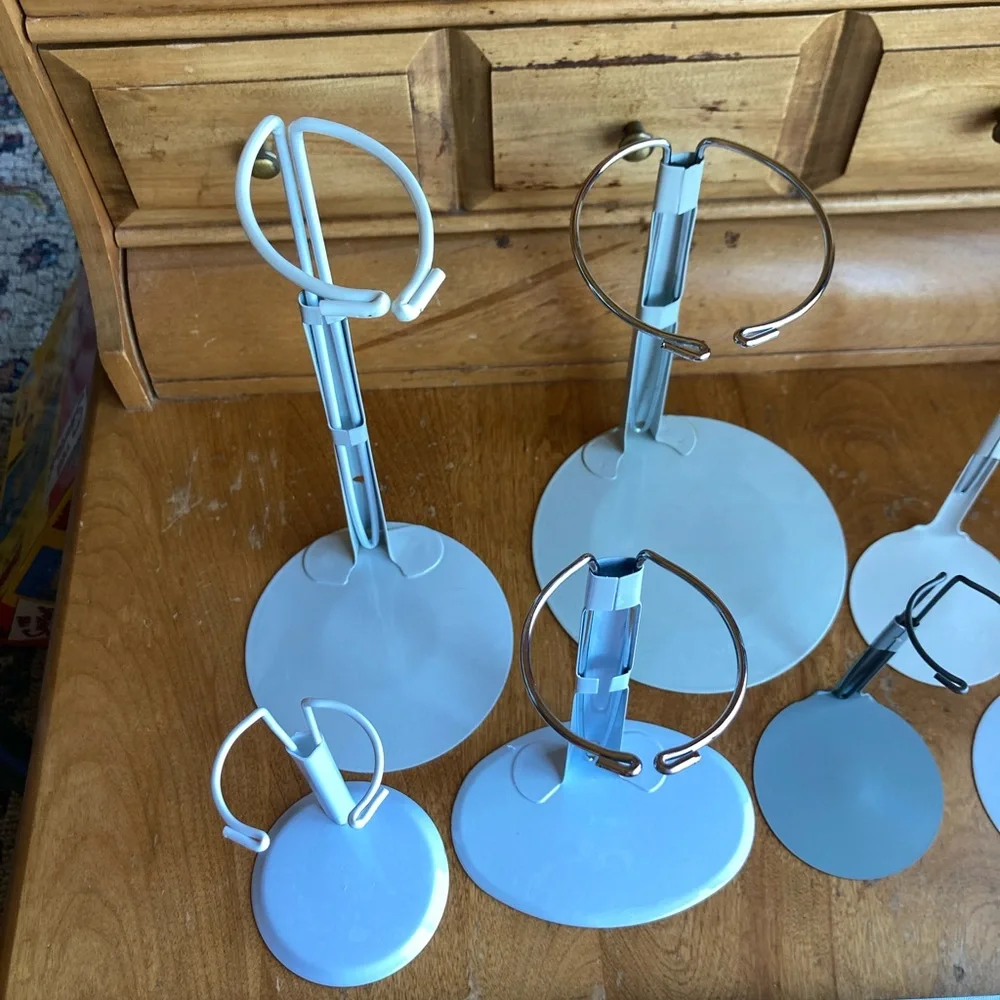 7 doll holders or White and Gray Jewelry Stands